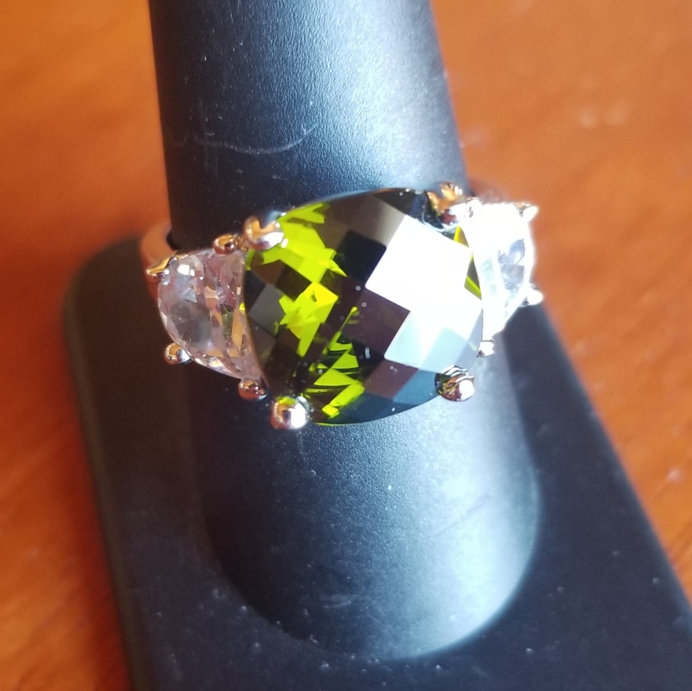 Peridot Like Fashion Ring